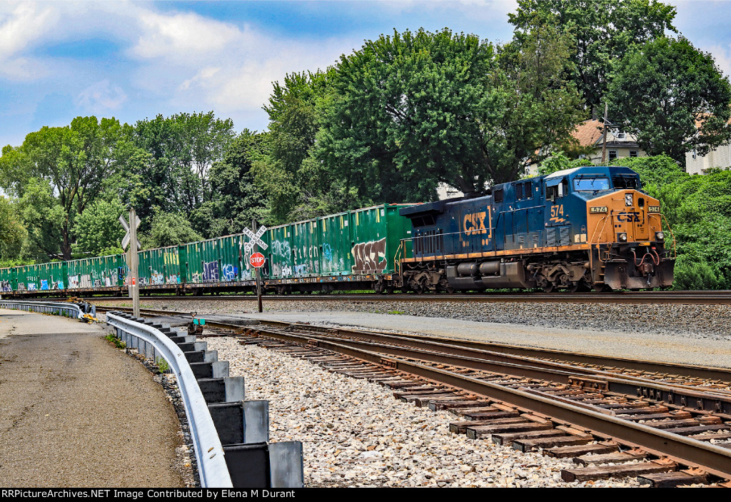 CSX 574 ON M-409